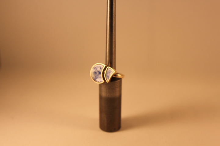 Geschirr-Ring, Au333/- mit Porzellan-Scherben